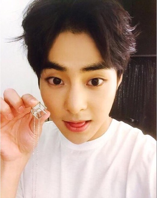 시우민 셀카 사진 보는데 | 인스티즈