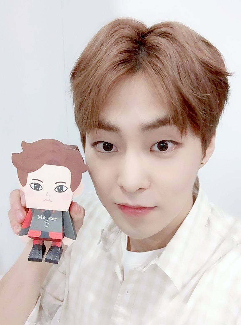 시우민 셀카 사진 보는데 | 인스티즈