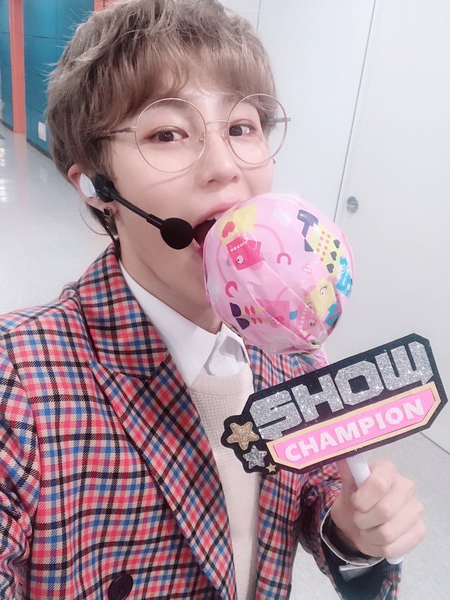 하성운 안경쓰면 뭔가 옴팡이같아... | 인스티즈