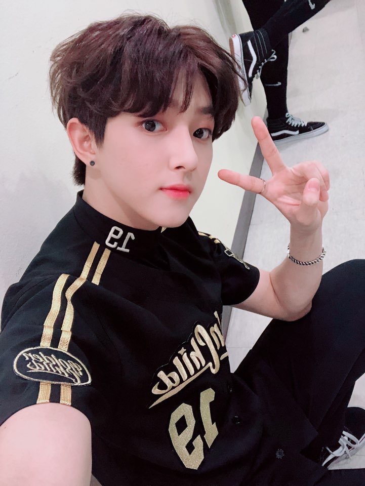 [잡담] 브이 셀카 몇개 모아두니까 귀엽다 사랑스럽다 | 인스티즈