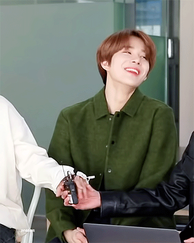 나 요즘 엔시티 정우 찾아보는데 마크가 정우 보고 강아지 같이 귀여울때가 있다 그래서 | 인스티즈