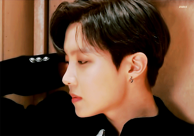 [잡담] 호비 솔앨 기념 큰방에 호비 짤 풀어야지 | 인스티즈