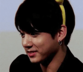 방탄 정국 이 짤 진짜... 귀여워.. 그리고 진짜 턱 짧아 | 인스티즈