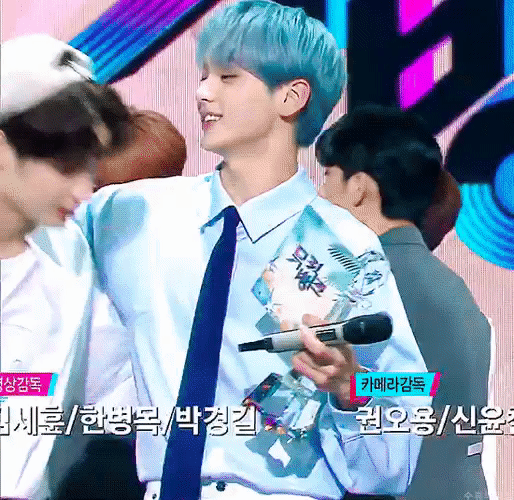 투바투 수빈 뮤뱅엠씨 입에 펜물고 연습한대 | 인스티즈