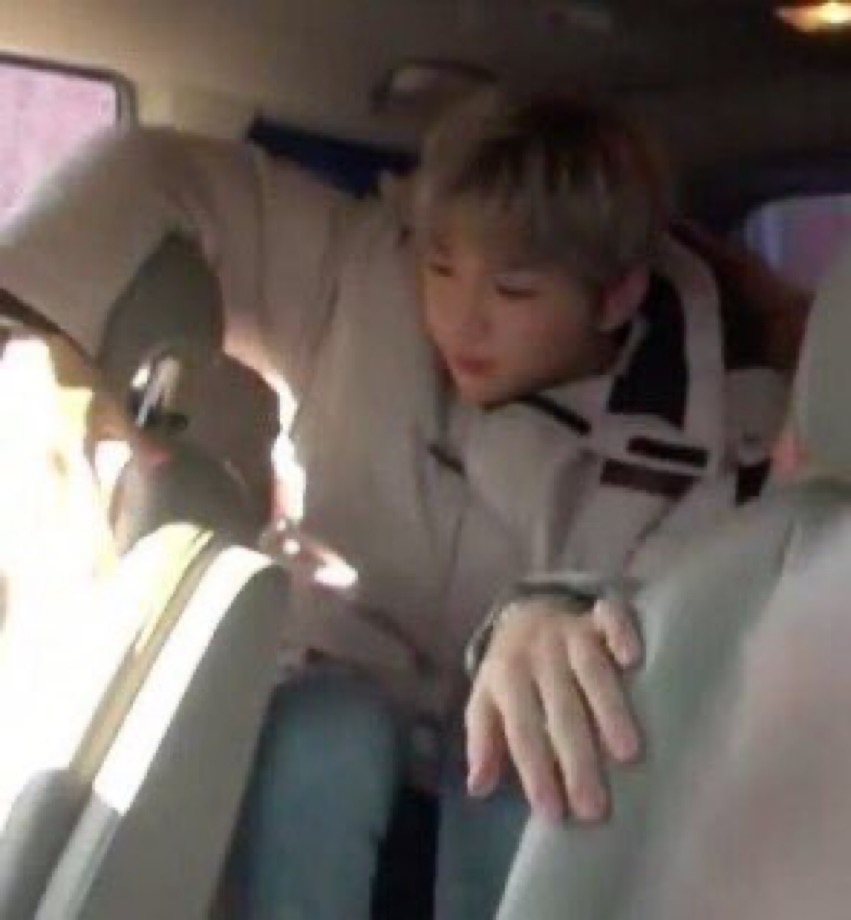 어늘 데뷔1주년인 사람이 있어?? | 인스티즈