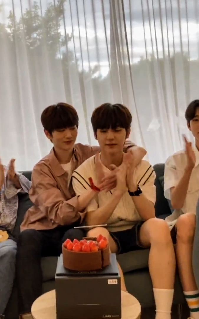 주창욱 생일선물 김동윤인듯 | 인스티즈