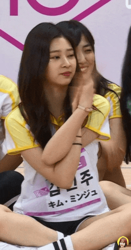 아닠ㅋㅋ 김민주 왜 이렇게 박수치는지 아시는분.. | 인스티즈