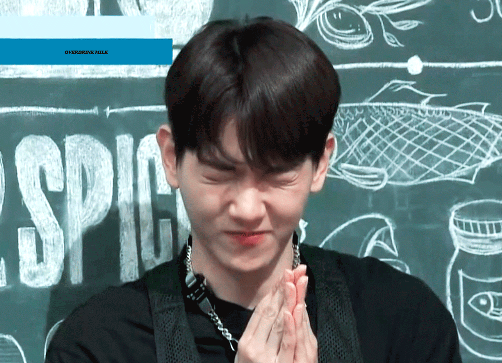 백현이 강냉이 맞는거 너무 귀엽다............. | 인스티즈