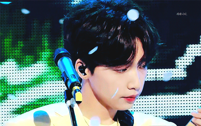 정세운 요즘 피어싱에 컬러렌즈 하고나오는데 | 인스티즈