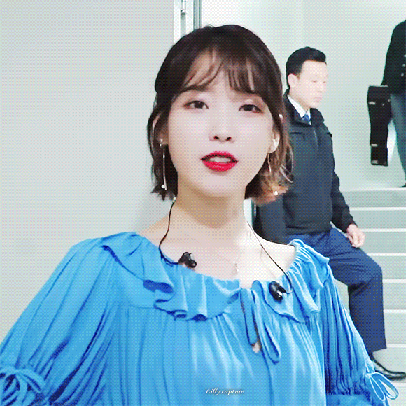 아이유 블라우스 이거 뭐야???ㅠㅠㅠ | 인스티즈