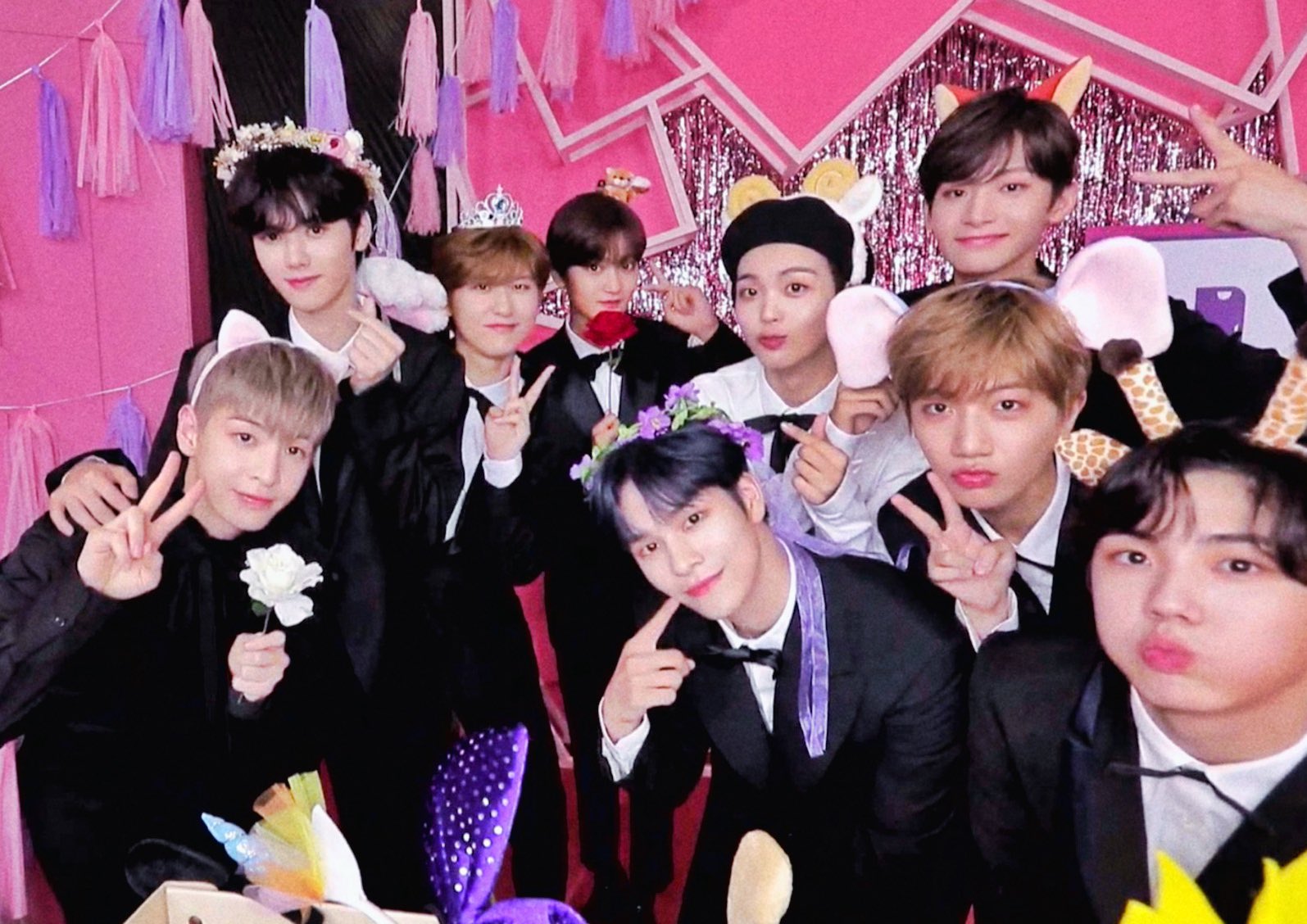 4월 데뷔 7월 막방 8월 컴백 그들은 누구인가-? | 인스티즈