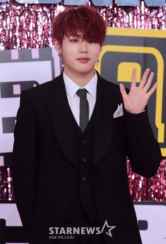 하성운 오늘 드콘 기사사진 떴는데 개기엽다 | 인스티즈