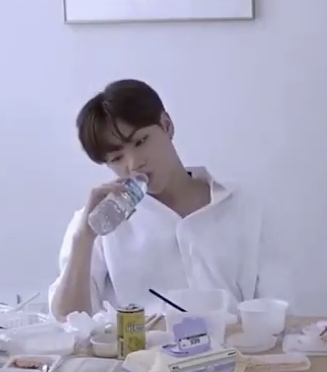 이 세상에서 가장 웃긴 짤이 많은 남자 | 인스티즈