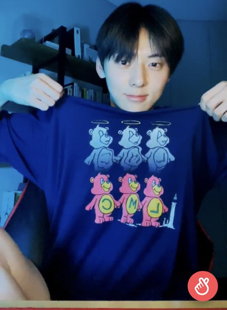 팬이 옷 무섭다니까 꼬물꼬물 처리하는 아이돌 | 인스티즈