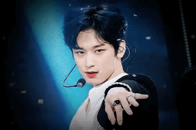 수현oppa가 5초 이상 쳐다보지 말라던 그 눈빛... | 인스티즈