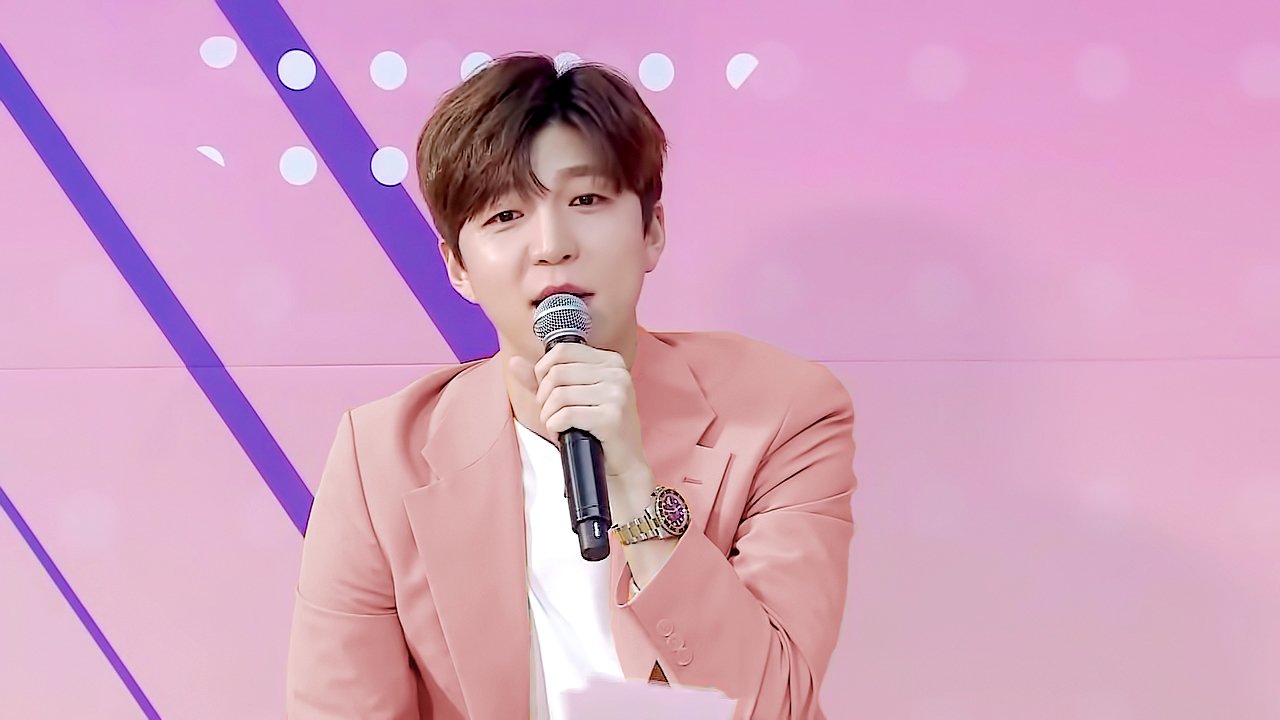 수현 oppa 핑크정장 합성한건데 너무 잘어울리네..... | 인스티즈