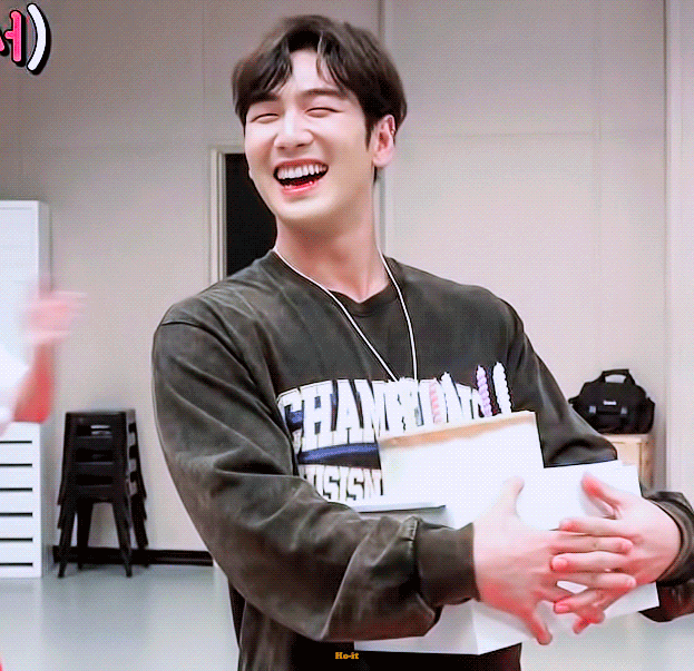 솔직히 이게 같은 사람인 거 너무하지 않음? ㅈㅇ 뉴이스트 강동호 | 인스티즈