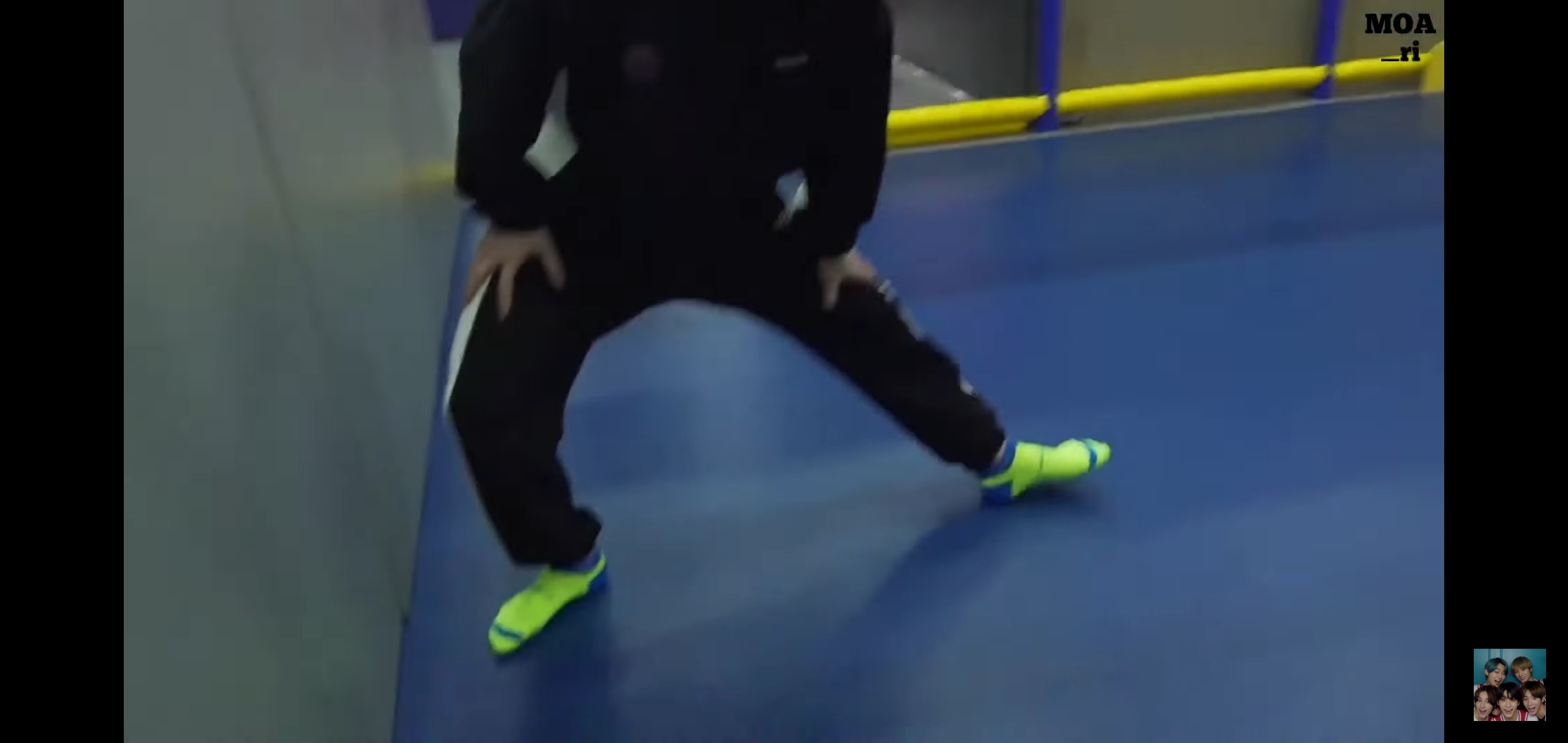 최범규 이거 너무 귀엽다 ㅠㅠㅠㅠㅠㅠ 발사이즈 몇이야? | 인스티즈