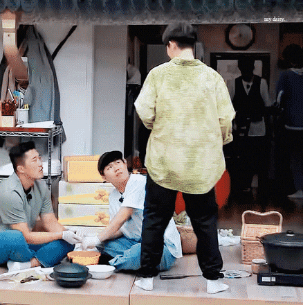 김재환 엉덩이로 이름 쓰는 거 봐 개귀여워 아 | 인스티즈