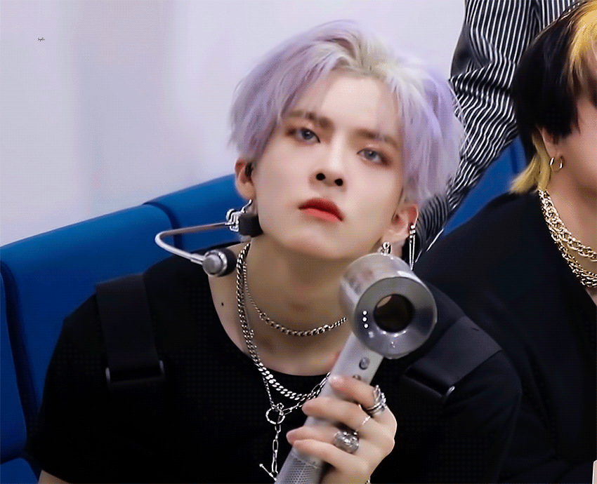 헤어드라이기 뭐 있나봐 헤어드라이기 들고 있으면 무조건 레전드야 | 인스티즈