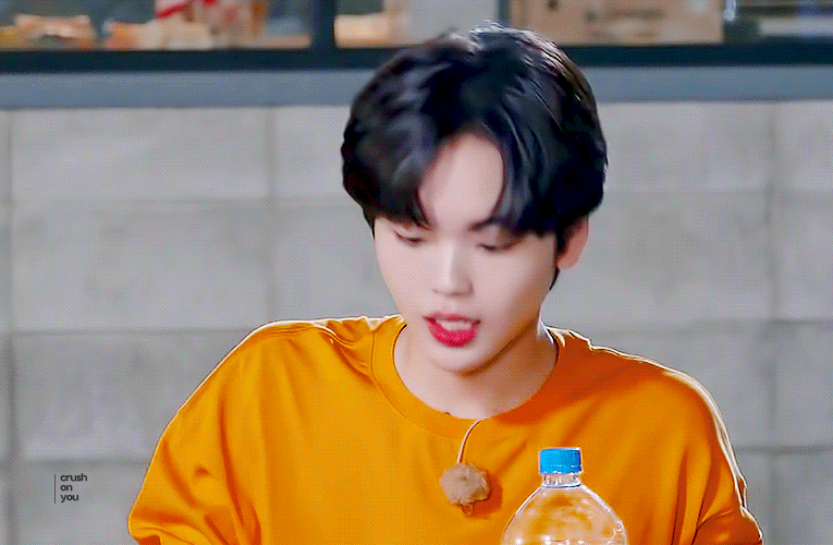 아 진짜 송형준 언젠가 브이앱으로 먹방 해줬으면 좋겠어잉 | 인스티즈