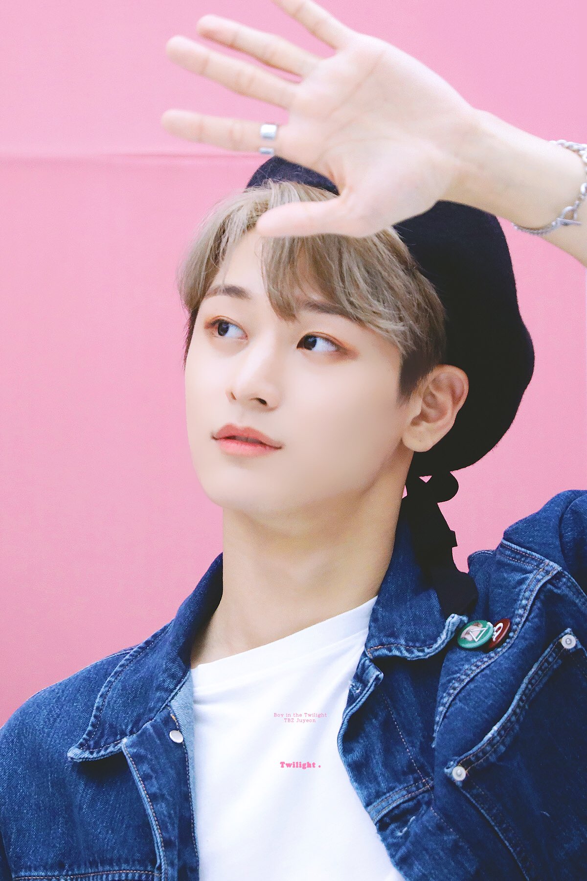 이주연 볼캡 못지않게 베레모 찰떡이야.. | 인스티즈