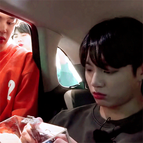 방탄 정국 엉망진창 만들어놓고 눈치 보는거봐ㅋㅋㅋㅋㅋㅋㅋㅋㅋ | 인스티즈