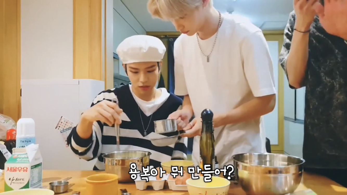 아 스키즈 수플레 팬케이크 만드는데 수틀린 팬케이크된거 개웃겨 진심 | 인스티즈