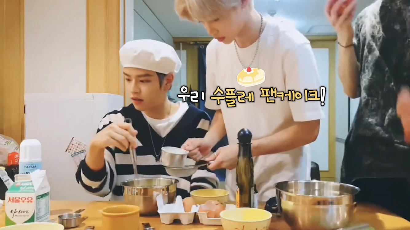아 스키즈 수플레 팬케이크 만드는데 수틀린 팬케이크된거 개웃겨 진심 | 인스티즈