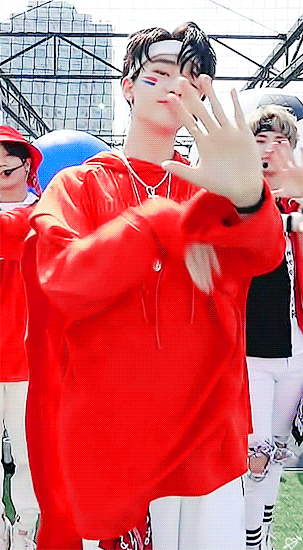 얘는 춤도 잘추지만 무대에서 표정이 미쳤어 진짜 | 인스티즈