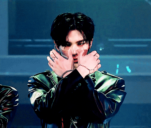 얘는 춤도 잘추지만 무대에서 표정이 미쳤어 진짜 | 인스티즈