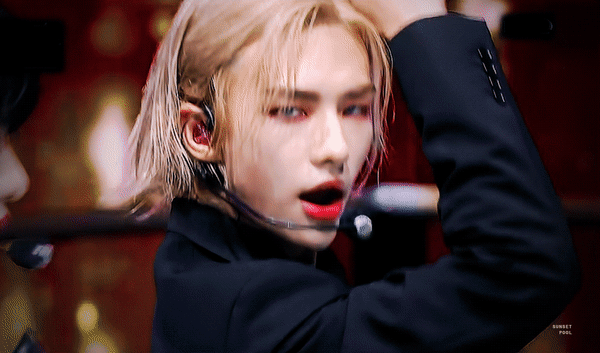 얘는 춤도 잘추지만 무대에서 표정이 미쳤어 진짜 | 인스티즈