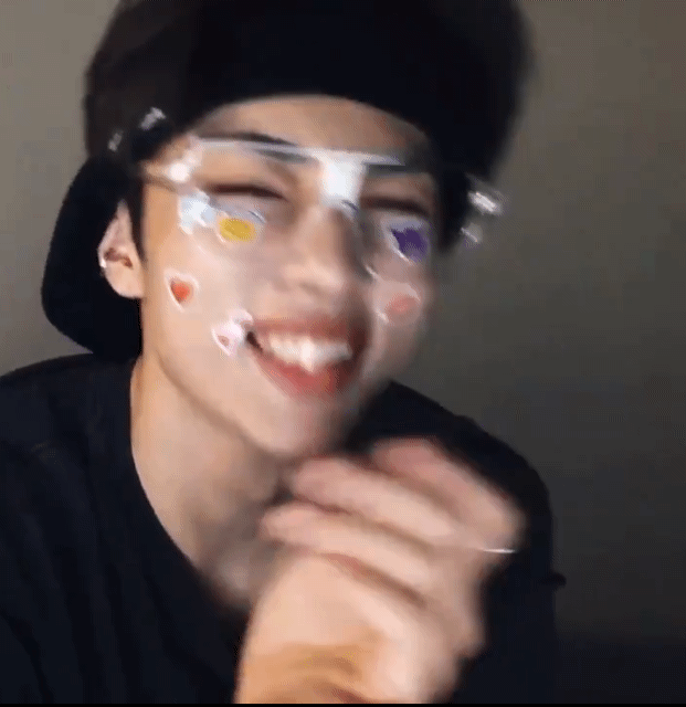 본인얼굴에 필터아니고 스티커 직접붙인 김선우 | 인스티즈