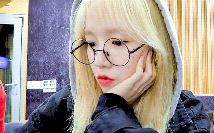 조유리 완전 호랭이 작곡가임 디렉 보는 얼굴은 또 냉해 | 인스티즈