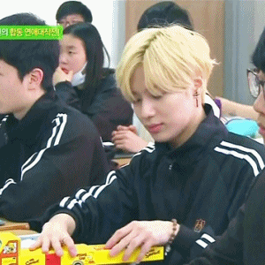 짝궁이랑 친해지려고 멘토스 챙겨간 태민 | 인스티즈