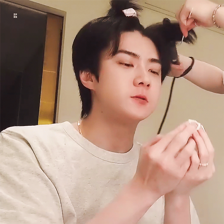 세훈이 아무리 생각해도 공주님같아🐤 | 인스티즈