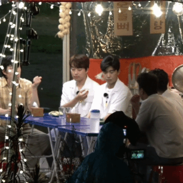 임영웅이 잡는 나방..거의 새 아니야..? ㅋㅋㅋㅋㅋㅋㅋㅋ | 인스티즈