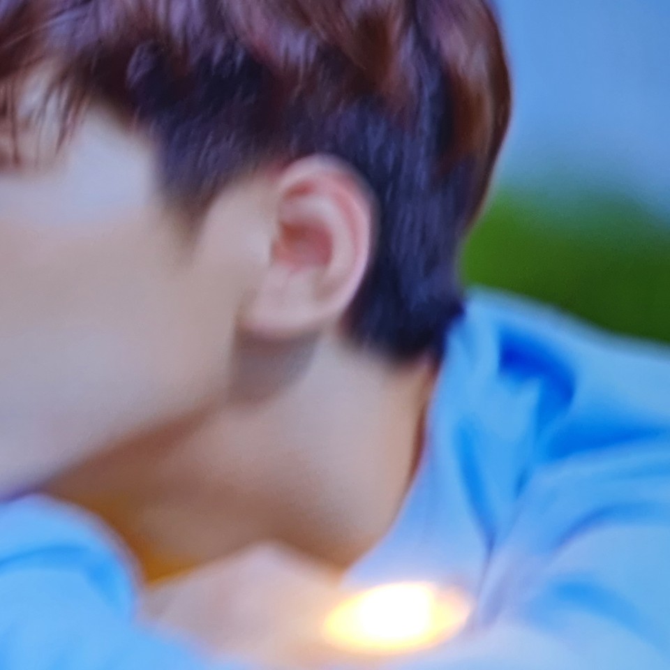 얘들아 제발 이거 누군지 찾아줘....제발.... | 인스티즈