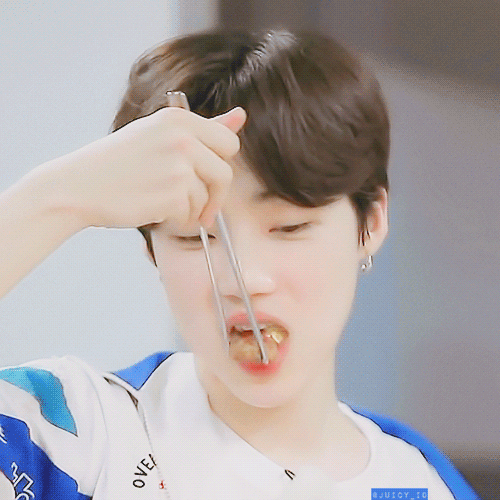 왜 이렇게 먹는지 아시는 분?🤷‍♀️ | 인스티즈