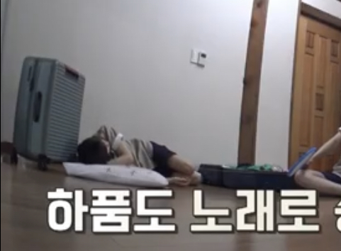 김우석 어떡해 울짤랑이 소년멘탈캠프에서 드러누웠구나 | 인스티즈