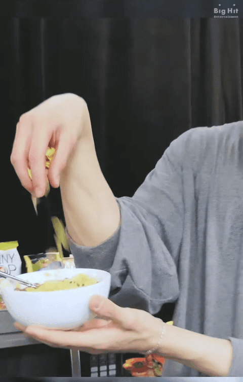 타싸에서 신기하다고 말 나온 방탄 정국 손목 | 인스티즈