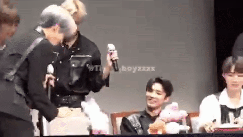 이재현 인형이 트월킹 추니까 기겁하면서 엉덩이 잡는거 | 인스티즈