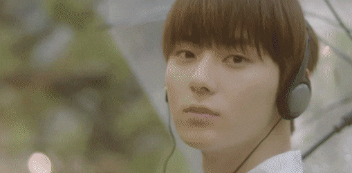 황민현...우산쓰고 그렇게 보는거 반칙이야(༎ຶŎ༎ຶ) | 인스티즈