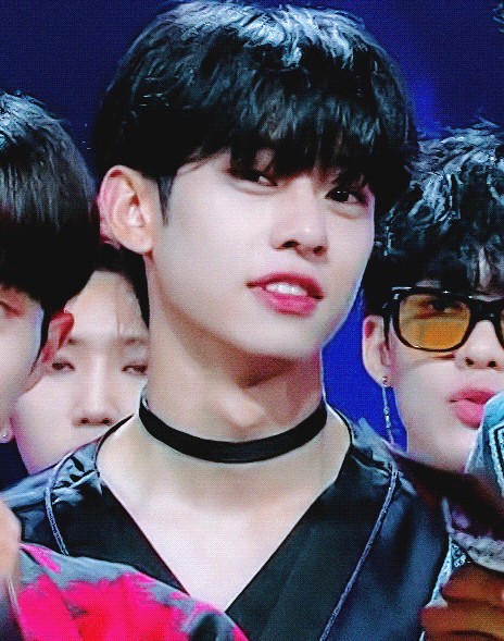 에이비식스 동현 엠카 엔딩 때 걍 서있는데 난리났잖아 잘생겼다고ㅋㅋㅋㅋ | 인스티즈