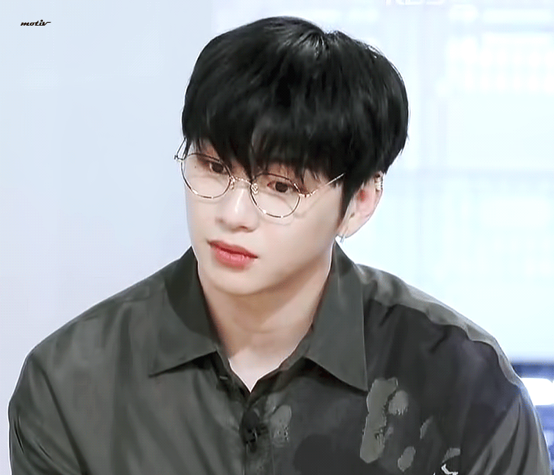 강다니엘 표정 심각한거봐ㅋㅋㅋㅋㅋㅋ | 인스티즈