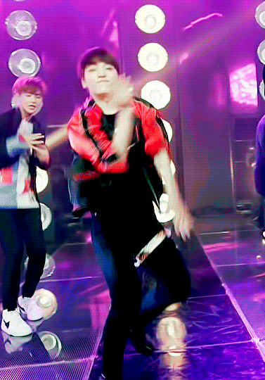 세븐틴 디노 춤 잘춘다고 느낀짤 돌면서 머리도 같이 돌림ㄷㄷ | 인스티즈