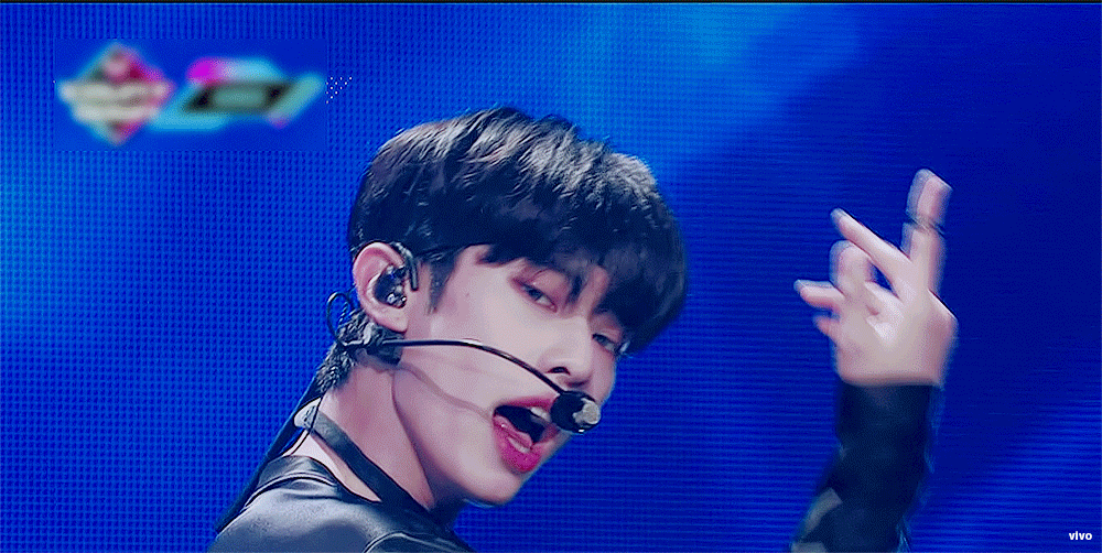 에이비식스 동현 엠카 엔딩 때 걍 서있는데 난리났잖아 잘생겼다고ㅋㅋㅋㅋ | 인스티즈