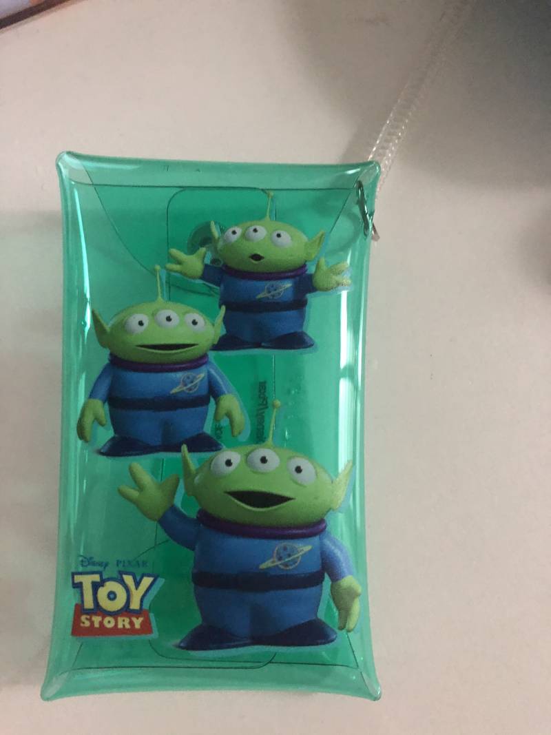 여기에 뭘 넣고 다니는게 좋을까??충동적으로 샀는데 쓸일이없어😥 | 인스티즈