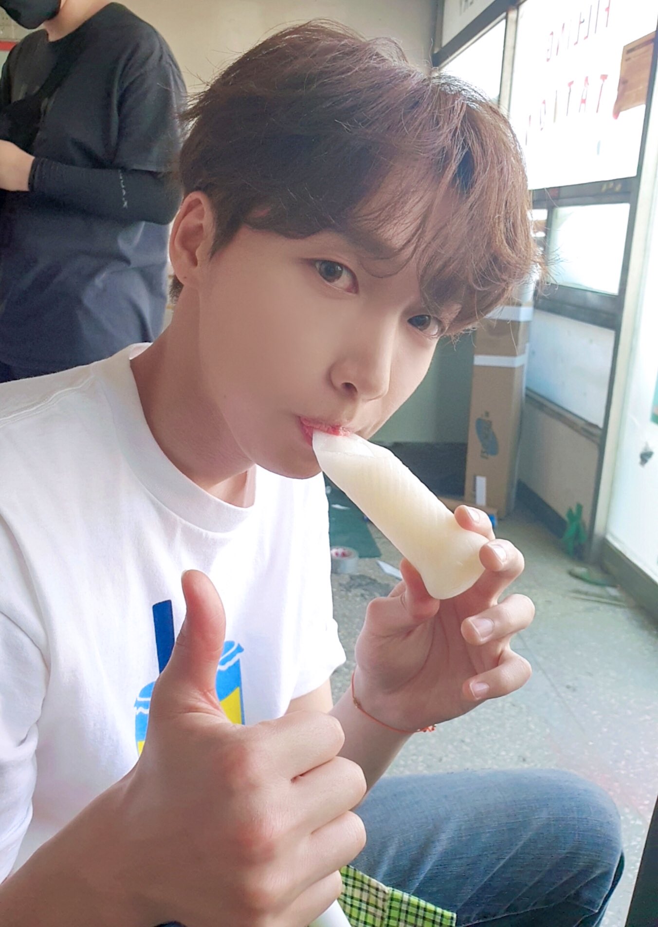 정세운 아이스크림 먹는거...너무... | 인스티즈