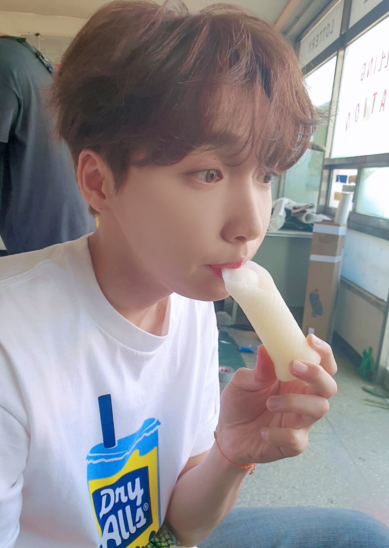 정세운 아이스크림 먹는거...너무... | 인스티즈